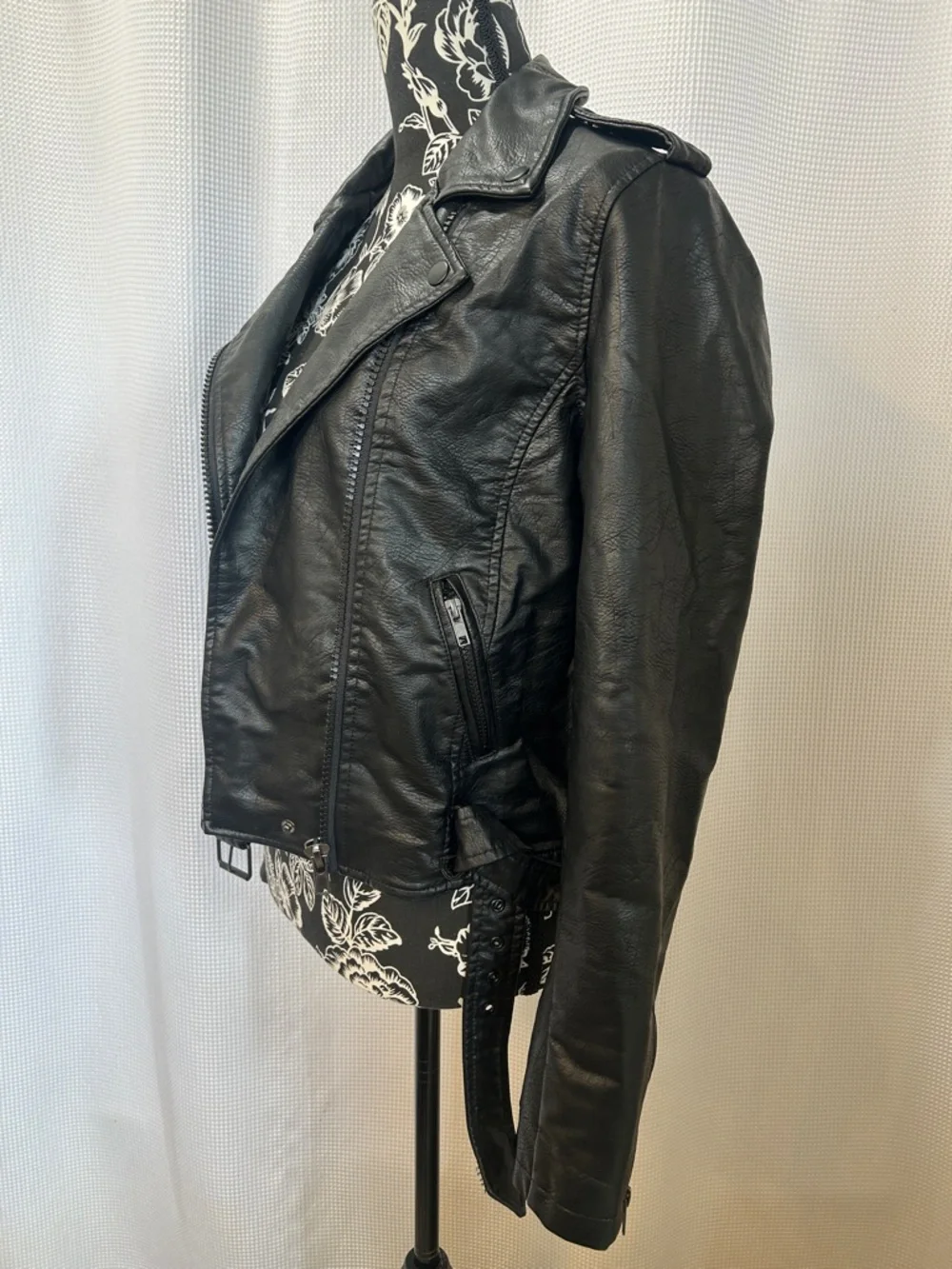 NWT Wild Fable Black Vegan Leather Motorcycle Rider Biker Jacket Women’s M - Picture 3 of 10